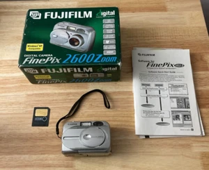 Fujifilm FinePix 2600 Zoom 2.0MP Digital Camera in Original Box (Tested) - Picture 1 of 8