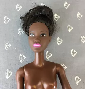 8 - BB19 Dark Skin Jointed Articulated Fashionista Barbie - Picture 1 of 5