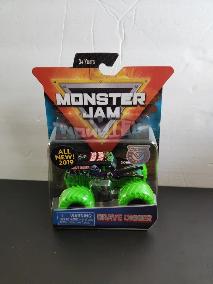 Spin Master 2019 Monster Jam Grave Digger Truck Green Tires NITRO Neon 1 64