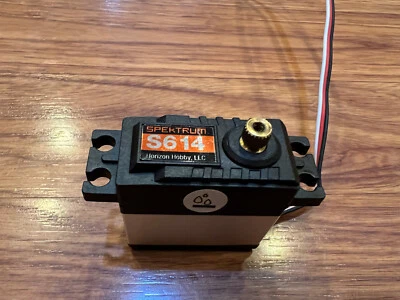 Axial SCX10 III Body, ESC, Servo, Radio, Receiver, Tires, Transmission, Link New - Image 1 of 4