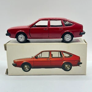 Conrad 1:43 Werbemodell VW Passat GLS 1010 Werbeschachtel rot Variante A - Picture 1 of 8