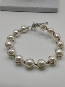 New White Shell Pearl Bracelet In Silver Tone 7 Inches And 2 Inch Extender - Picture 1 of 3
