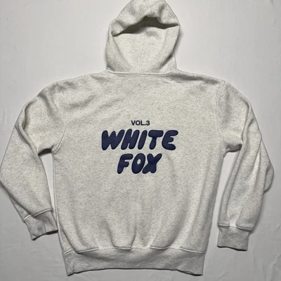 Moletom com capuz White Fox Offstage feminino cinza vol 3 estampa puff logotipo grande tamanho P/M - Imagem 1 de 4
