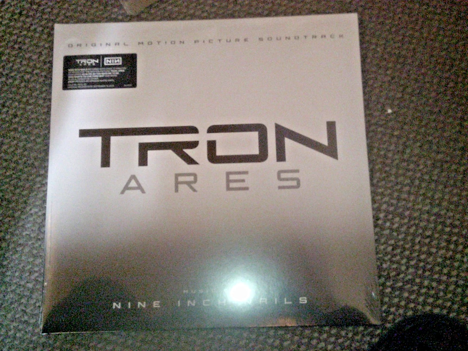 Nine Inch Nails - Tron: Ares OST   LIMITED WHITE INDIE VINYL  2LPs   NEU  (2025) - Bild 1 von 1