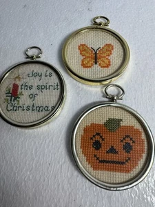 3 Vintage Kreuzstiche im Rahmen. Christmas One, Schmetterling, Jack-o-Lantern - Bild 1 von 2