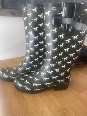 RAINBOOTS BY SMOKY 7M 11”TALL SIDE ADJUST HORSEPRINT GREEN FELT LINING🐴 - Image 1 of 4