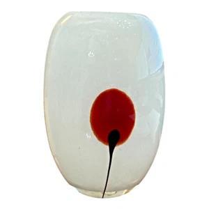 Jarrón de vidrio arte moderno minimalista 7" blanco moteado con flor roja sangre de buey - Imagen 1 de 4