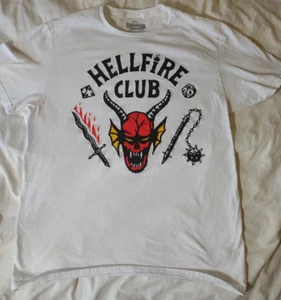 Camiseta grande Stranger Things Hellfire Club - Imagen 1 de 15