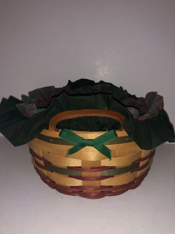 American Traditions Round Hand Woven Basket Plaid Fabric Lined Cover