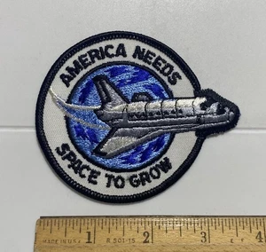 Parche de recuerdo bordado del transbordador espacial de la NASA America Needs Space to Grow - Imagen 1 de 3