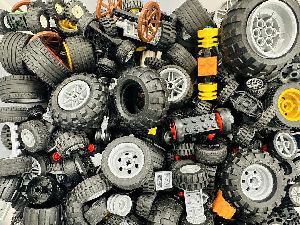 Lote de 2 libras libras al azar Lego ruedas y ejes negro clasificado Foto 1 de 4