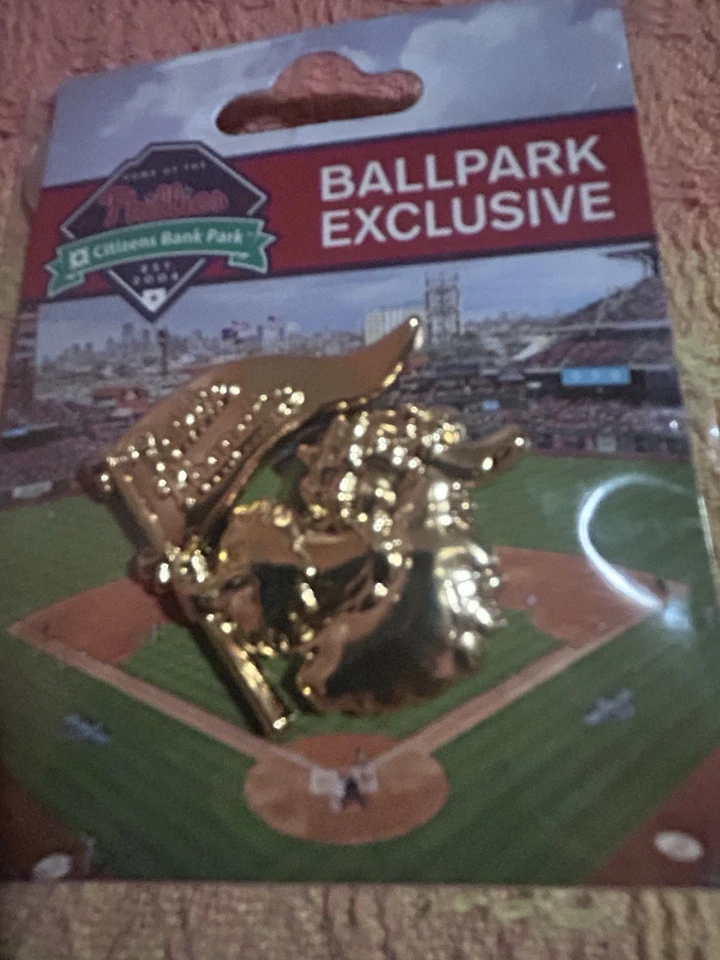 2025 Bronzed Cast Phillie Phanatic w/Pennant Collectible Pin-CB Park Exclusive - Image 1 of 1