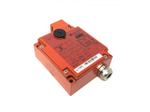 Telemecanique XCS-E5511 24VDC Safety Interlock Switch (XCS-E) - Picture 1 of 2