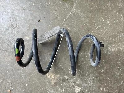 Muelle helicoidal trasero usado se adapta a: Nissan Sentra 2015 trasero grado A Foto 1 de 4