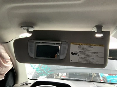 Parasol para conductor con iluminación sin techo corredizo se adapta a 14-21 TUNDRA 1351984 Foto 1 de 4