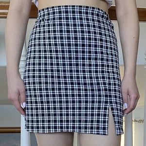 H&M Divided High Waisted Slit Black & White Checked Plaid Skirt Women's Size XS - Picture 1 of 13