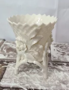 BELLEEK CESTO FIORI 3 GAMBE Mini Vaso - Foto 1 di 8