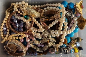 Schmuck Trödel Schublade Handwerk Reparatur Ernte 1 Pfund - Bild 1 von 12