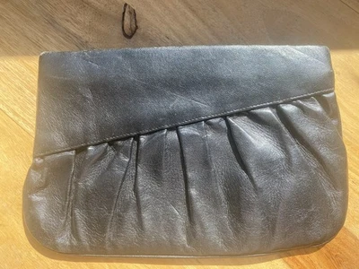 Lindo bolso de mano de cuero negro Armani Exchange AX Y2K para salir por la noche Foto 1 de 4