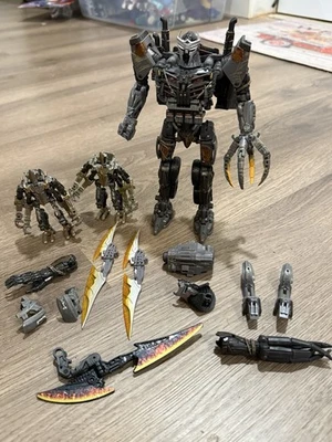 Transformers Studio Series 101 Scourge con actualización de ADN DK-46,49 y congelador Novakane Foto 1 de 4