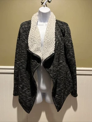 Chaqueta polar Green Tea Sherpa Teddy Bear pequeña negra dobladillo asimétrico Foto 1 de 4