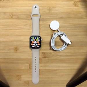 Apple Watch SE 2nd Generation - GPS - 40mm - Starlight - 99% BH - Zdjęcie 1 z 12