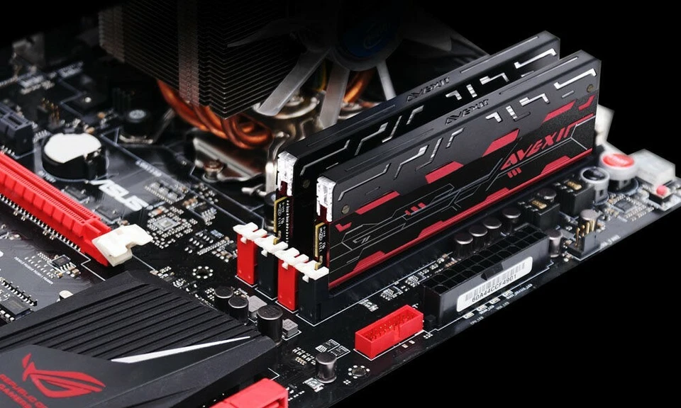 Avexir Blitz Original Dual Channel White LED 2x4GB DDR3-1866C9 1.65v Foto 1 de 4