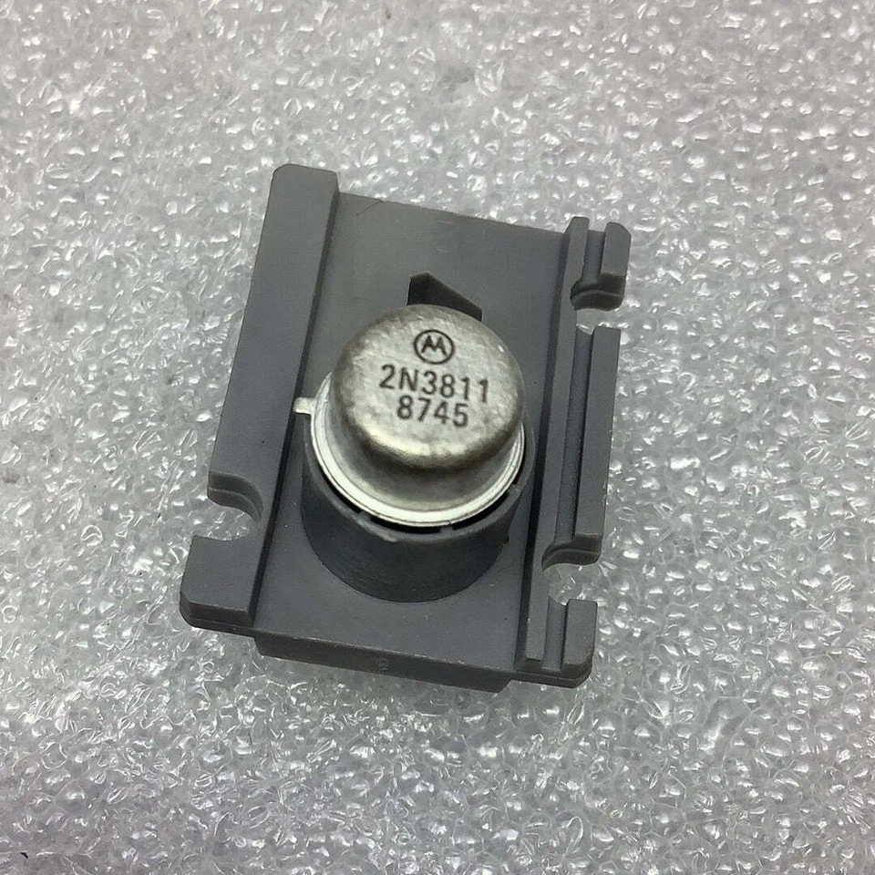 2N3811 - Silicon PNP Transistor MFG -MOTOROLA - Image 1 of 1