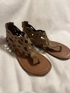 Jugendliche Mädchen Justice Größe 4 braune Zehenstegsandalen mit Reißverschluss hinten neu ohne Etikett. S40 - Bild 1 von 7