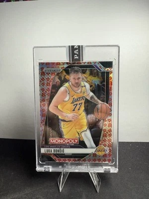 Tarjeta Panini Prizm Monopoly Luka Doncic #000 2024-25 estacionamiento gratis SSP 1ª Lakers Foto 1 de 2
