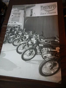 1969 1970 TRIUMPH DEALER SHOWROOM POSTER PHOTO T120 TR6C T100C TR25W MAN CAVE - Picture 1 of 1
