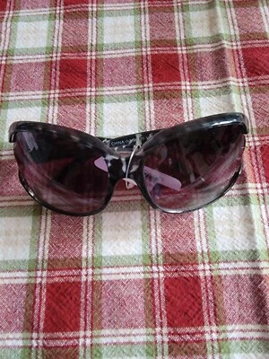 Solar Accents de FGX, Inc. Gafas de sol negras y transparentes con pedrería Foto 1 de 4