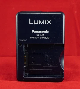 Cargador de batería Panasonic Lumix DE-A44. Sin probar - Imagen 1 de 12