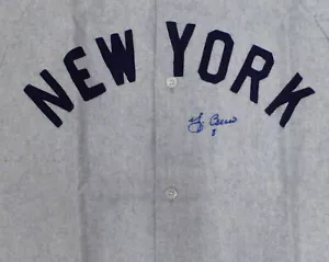New York Yankees Yogi Berra Autographed Gray Jersey Beckett BAS QR #BN14537 - Picture 1 of 5