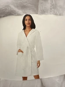 Ladies DKNY white Embossed Gown Robe #74491 - Picture 1 of 4