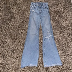 Jeans svasati American Eagle super hi-rise effetto invecchiato strappato elasticizzato 000 - Foto 1 di 11