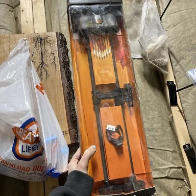 tight spot 5 arrow quiver - Image 1 of 4