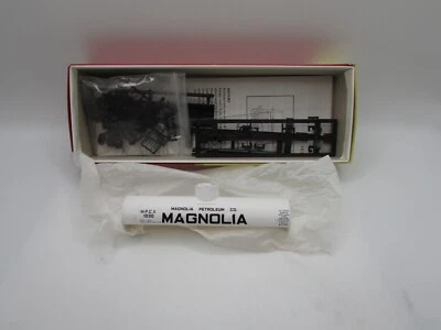 HO Scale Red Caboose  10,000 Gallon Tank Car Type 103W Magnolia Lot#4816 - Image 1 of 4