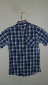 Travis Mathew Button Up Shirt Mens Small Blue Plaid Short Sleeve Collared - Picture 1 of 5