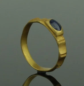 BEAUTIFUL MEDIEVAL GOLD & SAPPHIRE RING - CIRCA 14th-15th Century AD (0221) - Picture 1 of 5