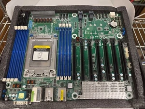 Asrock Rack ROMED8-2T/BCM ATX Server Motherboard. 7 PCIE SLOTS! - Photo 1/3