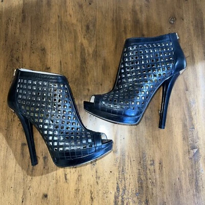 Botines de aguja Michael Kors Graham de cuero negro recortados con láser talla 6 Foto 1 de 4