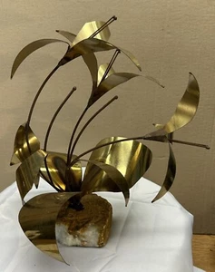 Vintage Mid Century Brutalist Modern Torch-Cut Brass Lilies on Quartz Base Art - Imagen 1 de 24
