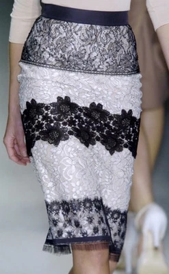 Falda midi lápiz negra y crema de encaje La Perla RTW primavera 2006 talla 44 EE. UU. 8 Foto 1 de 4