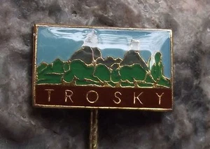 Trosky Castle Ruin on Twin Volcanic Basalt Plugs Tourist Souvenier Pin Badge - Picture 1 of 2