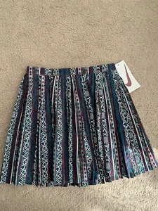 WOMENS NIKE APPAREL TENNIS AZTEC PRINT, PLEATED SKIRT. GREEN/RED UK 8.BNWT! - Picture 1 of 12