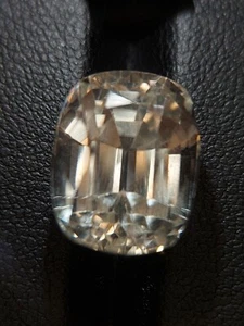 Piedra preciosa de kuncita de oro natural - Espodumeno facetado grande 16,50 CTS - Imagen 1 de 10