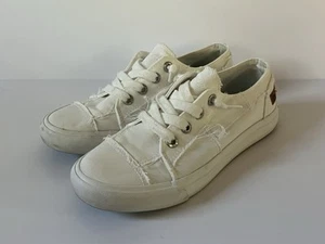 Women’s Size 7.5 Sneakers Shoes White Canvas Malibu Blowfish Laces Frayed - Picture 1 of 10