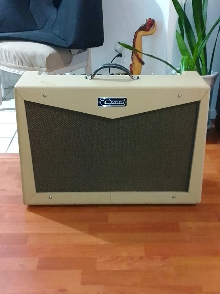 Combo Tolex Carr Imperial 2x12 usado con cubierta acolchada  Foto 1 de 4