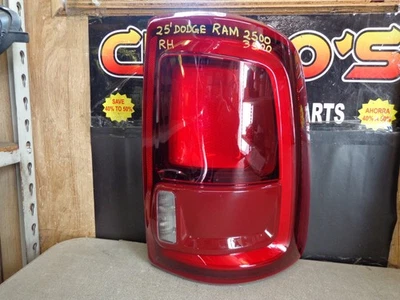 Luz trasera derecha LED OEM 2025-2026 Dodge Ram 2500 3500 lado derecho. Punto ciego Foto 1 de 4